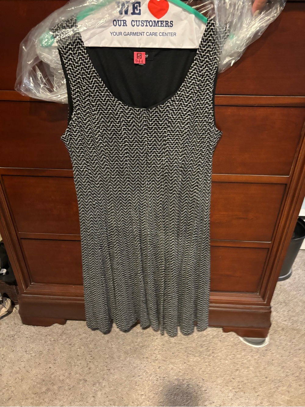 Nine West Black and White Chevron Midi Dress